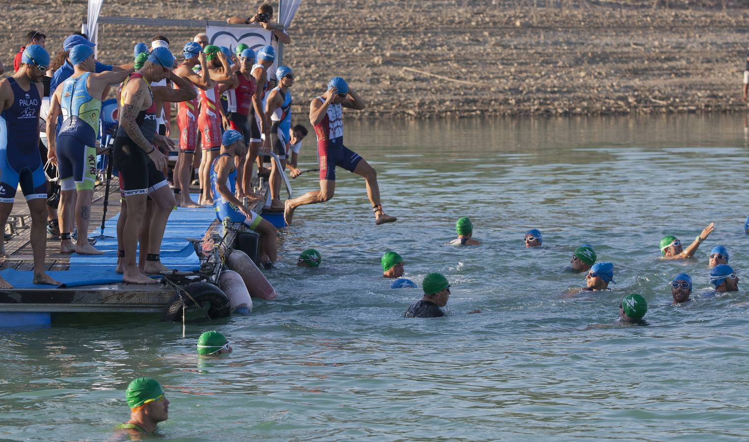 Las mejores imágenes del triatlón cross Xterra de La Viñuela-Costa del Sol