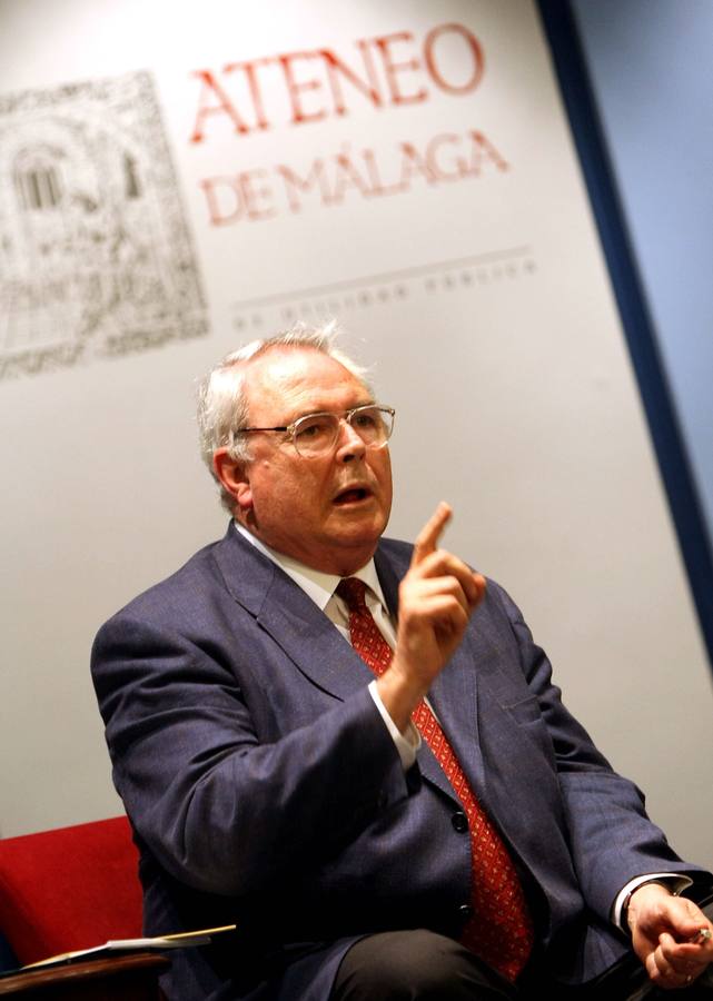 Conferencia de Pedro Aparicio en el Ateneo de Málaga. 