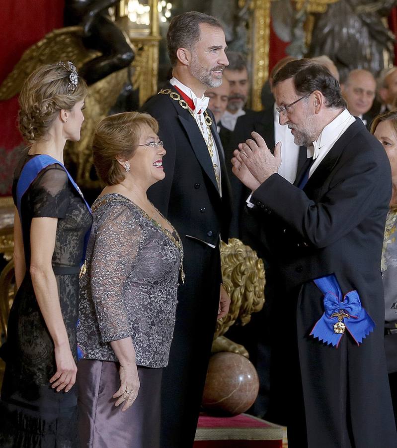 Los Reyes reciben a Bachelet en la primera visita de Estado con Felipe VI