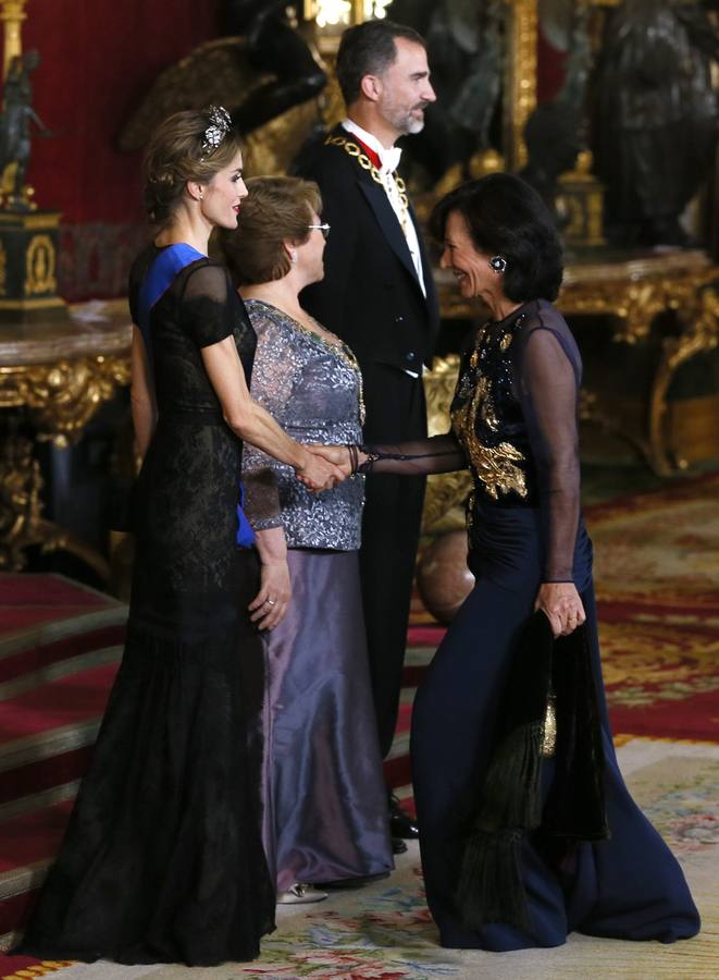 Los Reyes reciben a Bachelet en la primera visita de Estado con Felipe VI