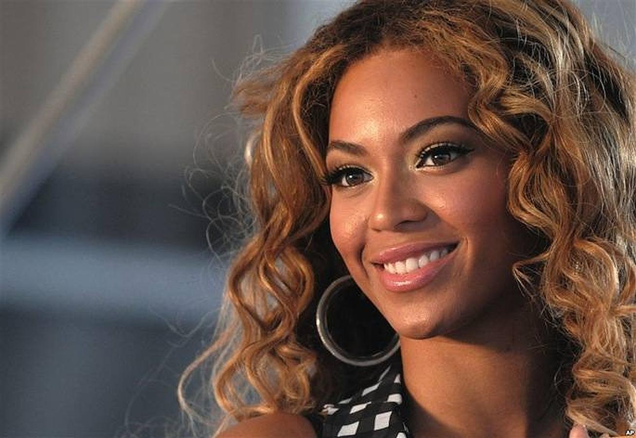 Los peinados de Beyoncé. La cantante apuesta muy a menudo por la melena con ondas, un peinado muy favorecedor para su rostro