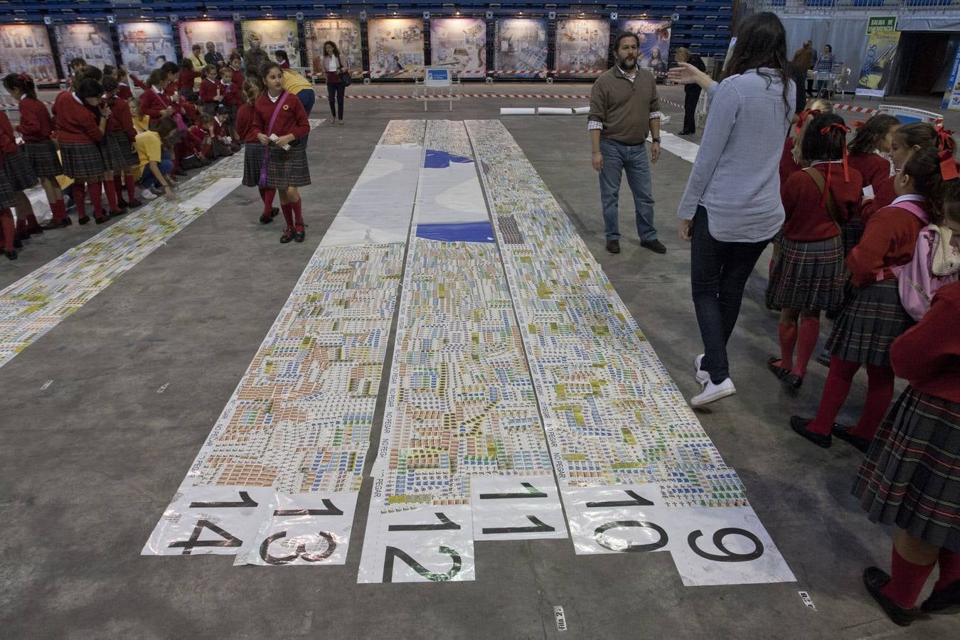 Málaga intenta batir un récord mundial de sellos