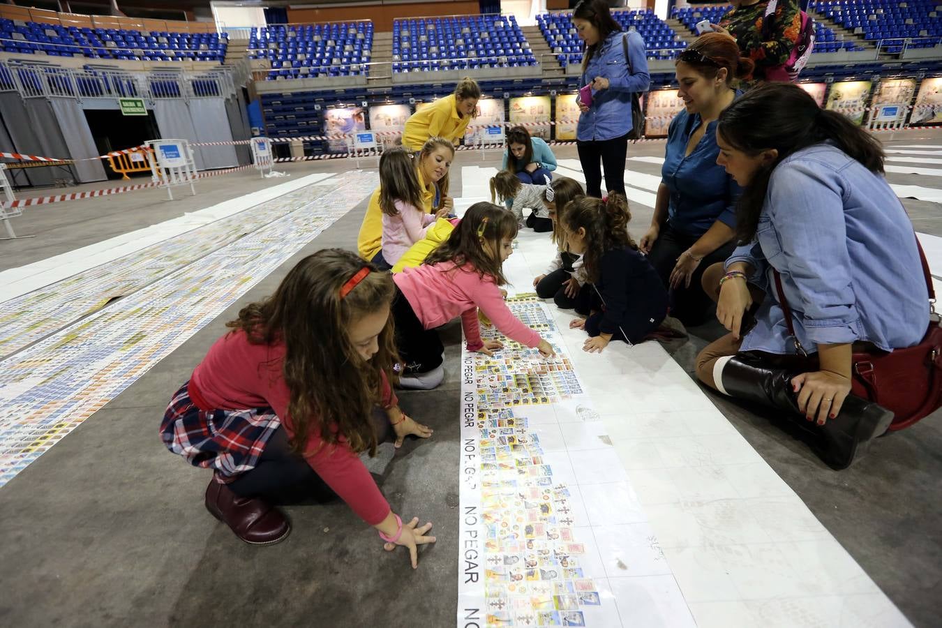 Málaga intenta batir un récord mundial de sellos