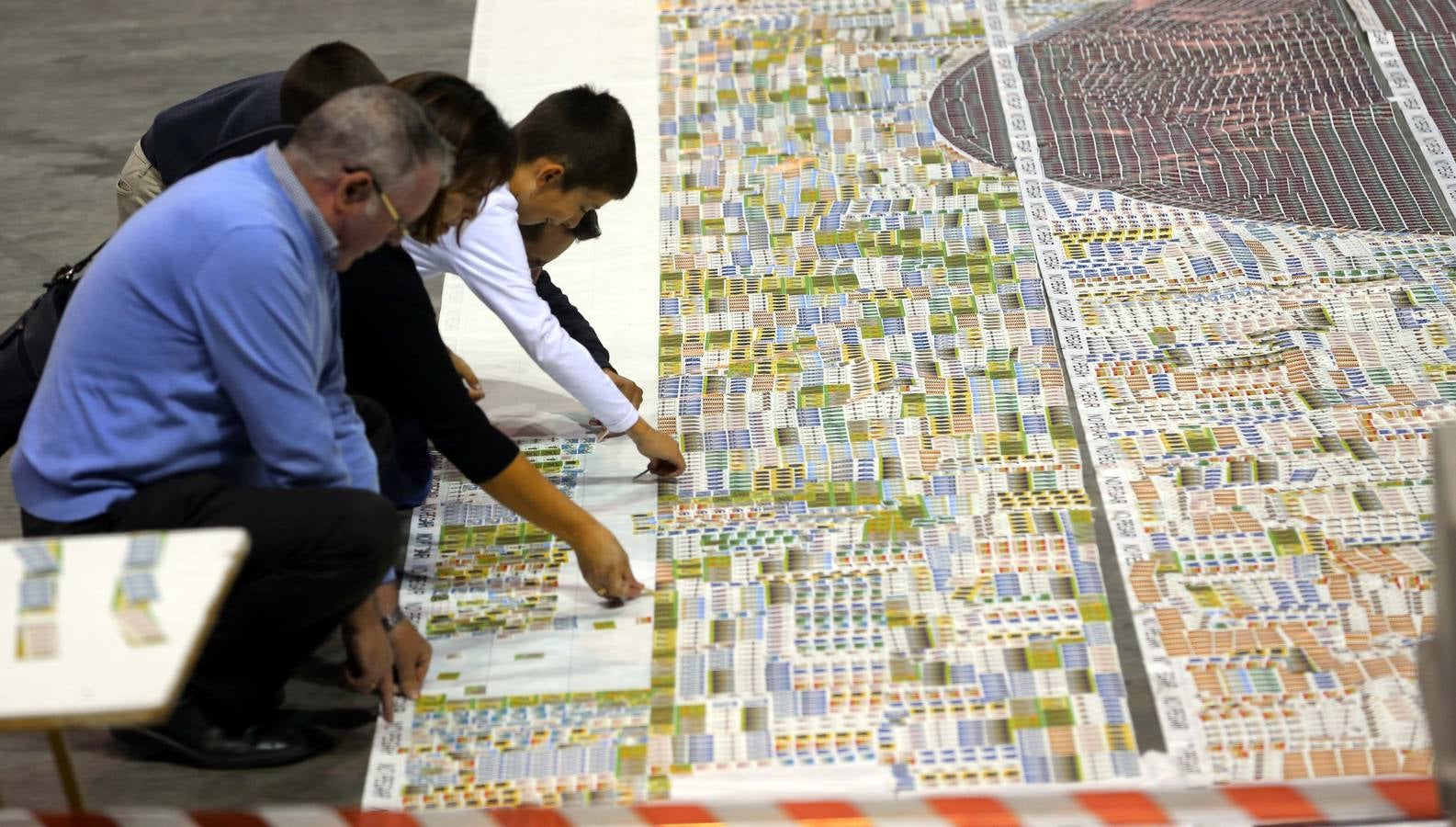 Málaga intenta batir un récord mundial de sellos