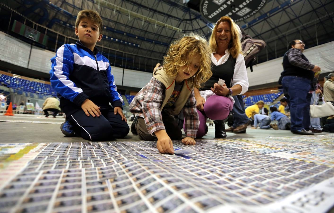 Málaga intenta batir un récord mundial de sellos