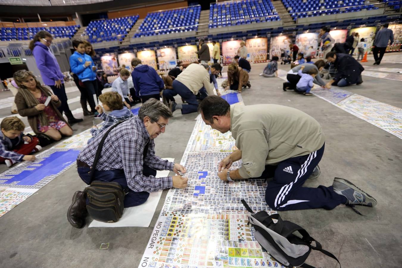 Málaga intenta batir un récord mundial de sellos