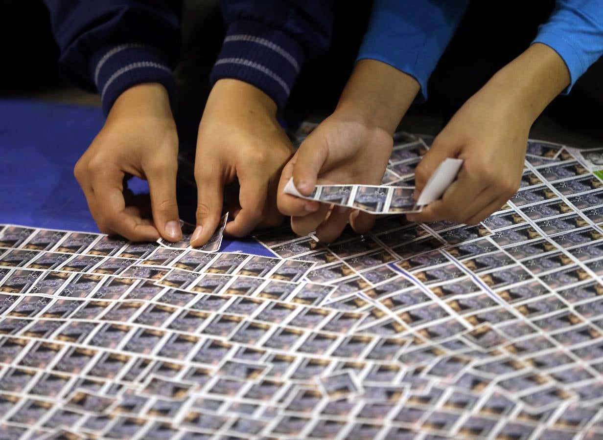 Málaga intenta batir un récord mundial de sellos