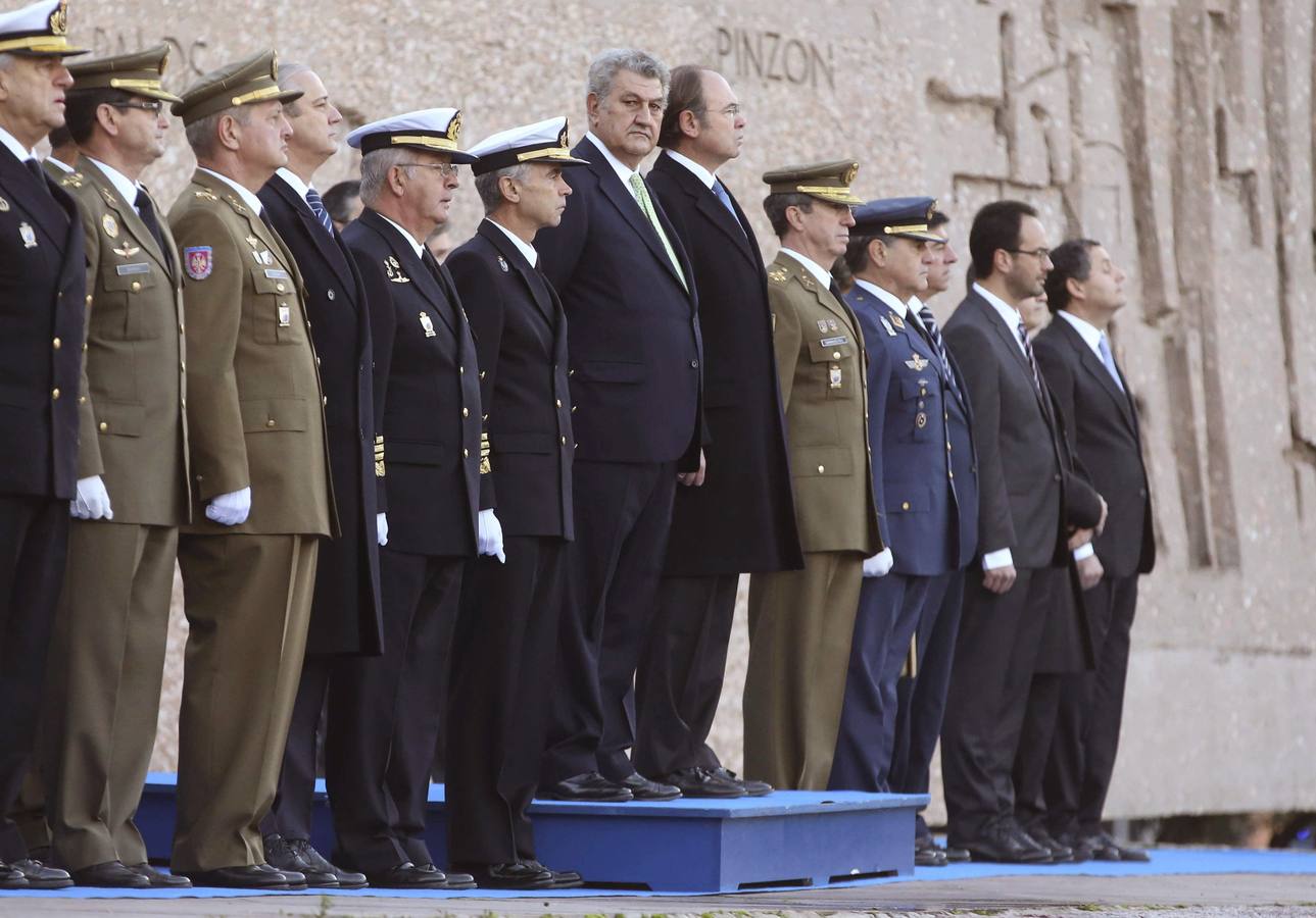 El izado de bandera abre los actos del día de la Constitución