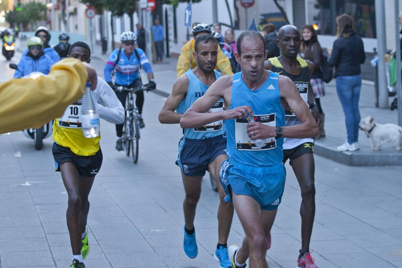 La carrera sale del Parque