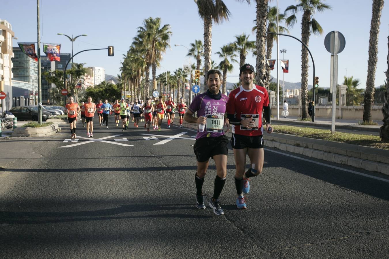 El V Maratón de Málaga a su paso por la calle Pacífico (IV)