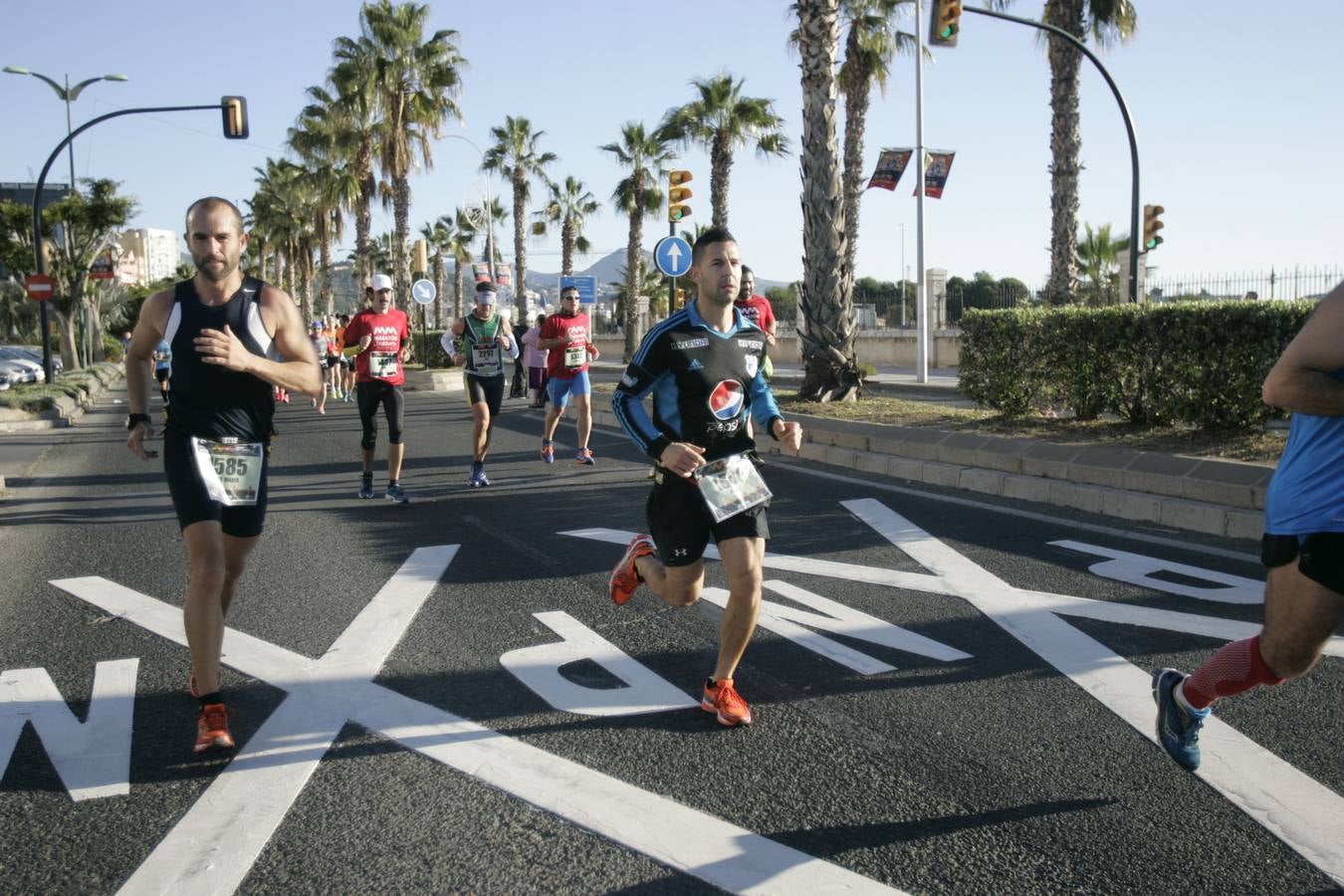El V Maratón de Málaga a su paso por la calle Pacífico (IV)