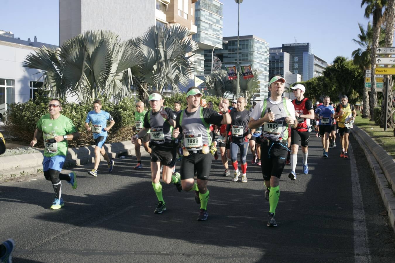 El V Maratón de Málaga a su paso por la calle Pacífico (IV)