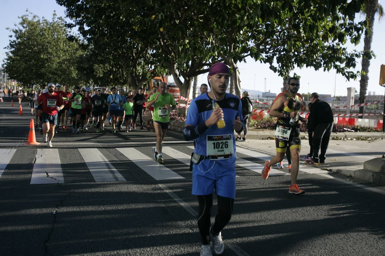 El V Maratón de Málaga a su paso por la calle Pacífico (IV)