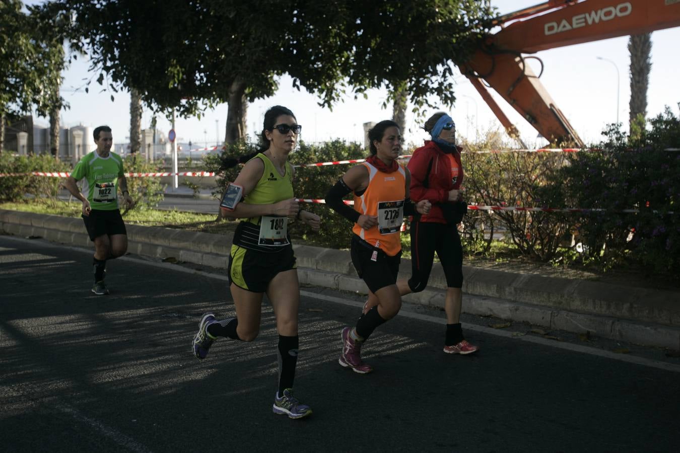 El V Maratón de Málaga a su paso por la calle Pacífico (IV)