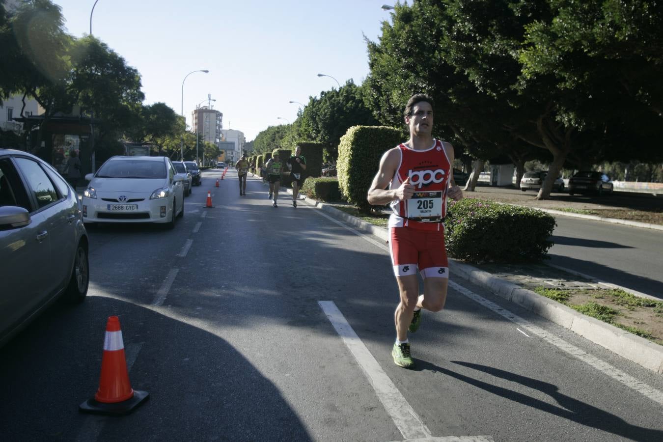 El V Maratón de Málaga a su paso por la calle Pacífico (II)