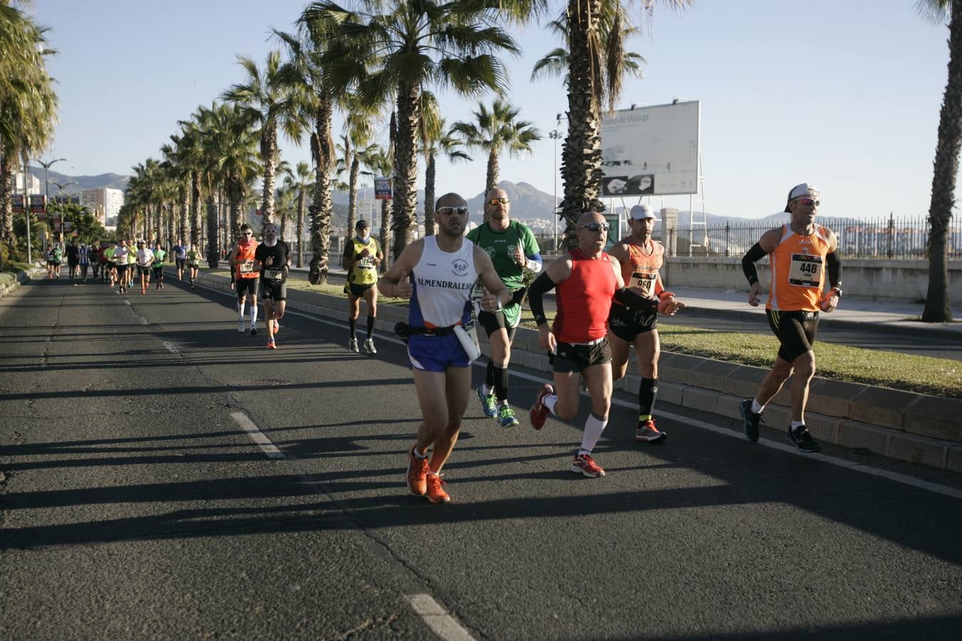 El V Maratón de Málaga a su paso por la calle Pacífico (II)