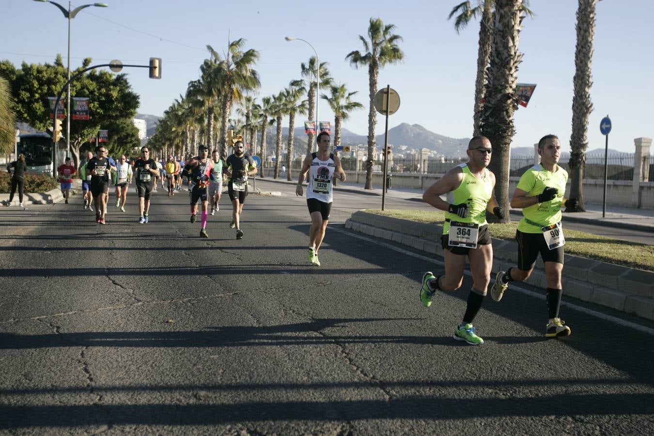 El V Maratón de Málaga a su paso por la calle Pacífico (III)