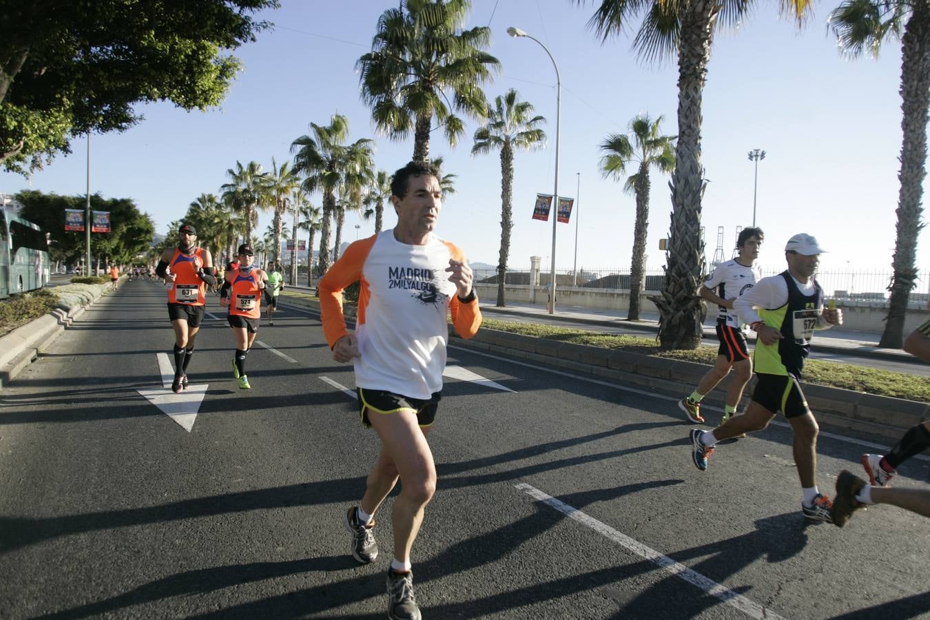 El V Maratón de Málaga a su paso por la calle Pacífico (III)