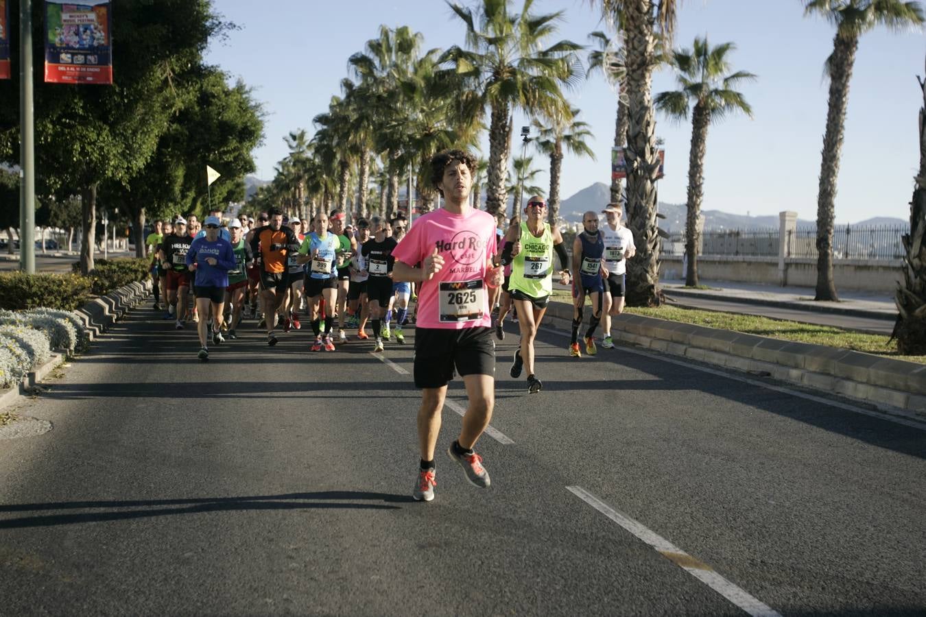 El V Maratón de Málaga a su paso por la calle Pacífico (III)