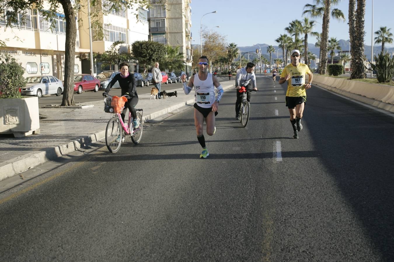 El V Maratón de Málaga a su paso por la calle Pacífico (II)