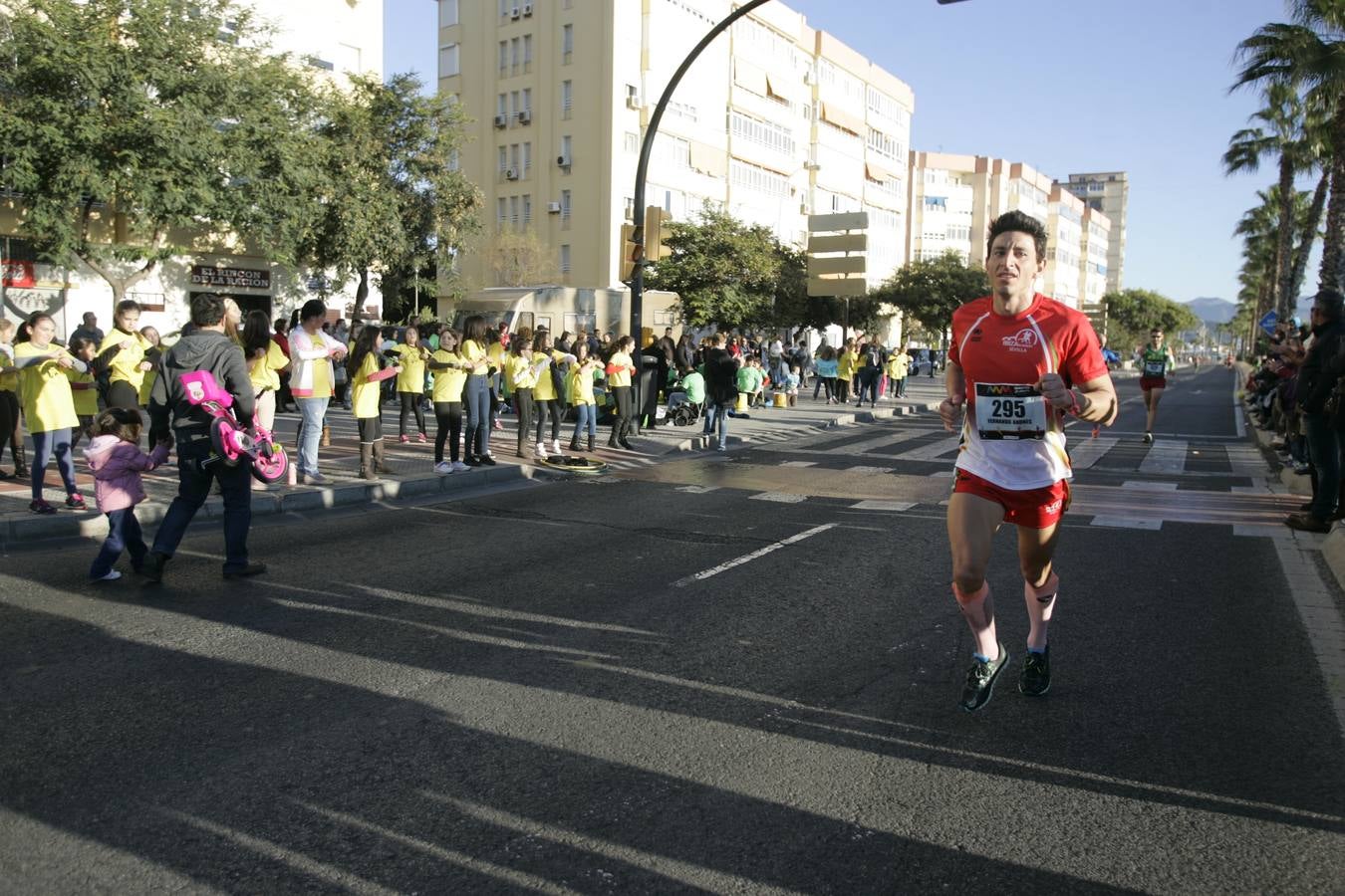 El V Maratón de Málaga a su paso por la calle Pacífico (II)