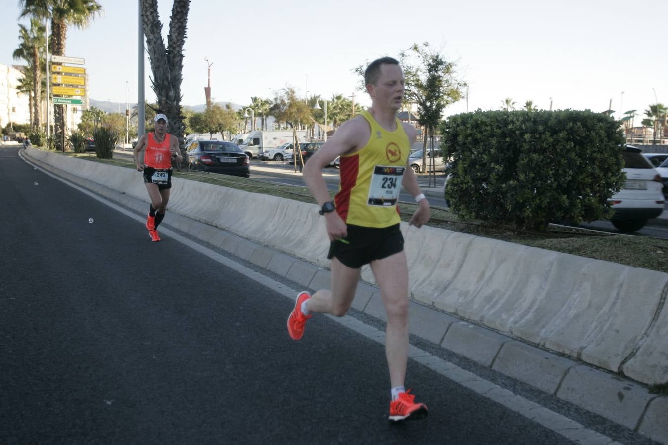 El V Maratón de Málaga a su paso por la calle Pacífico (II)