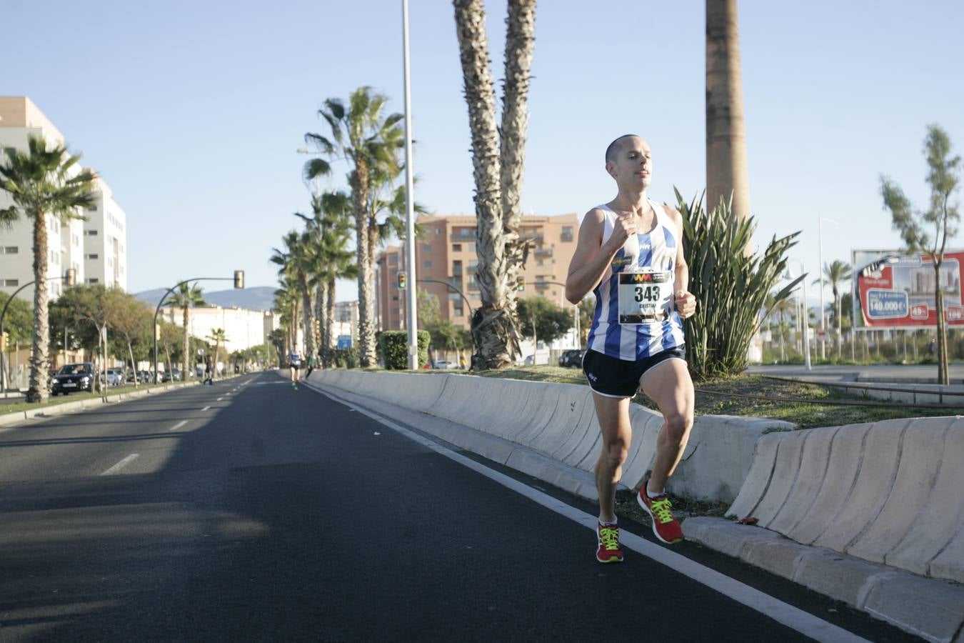 El V Maratón de Málaga a su paso por la calle Pacífico (II)