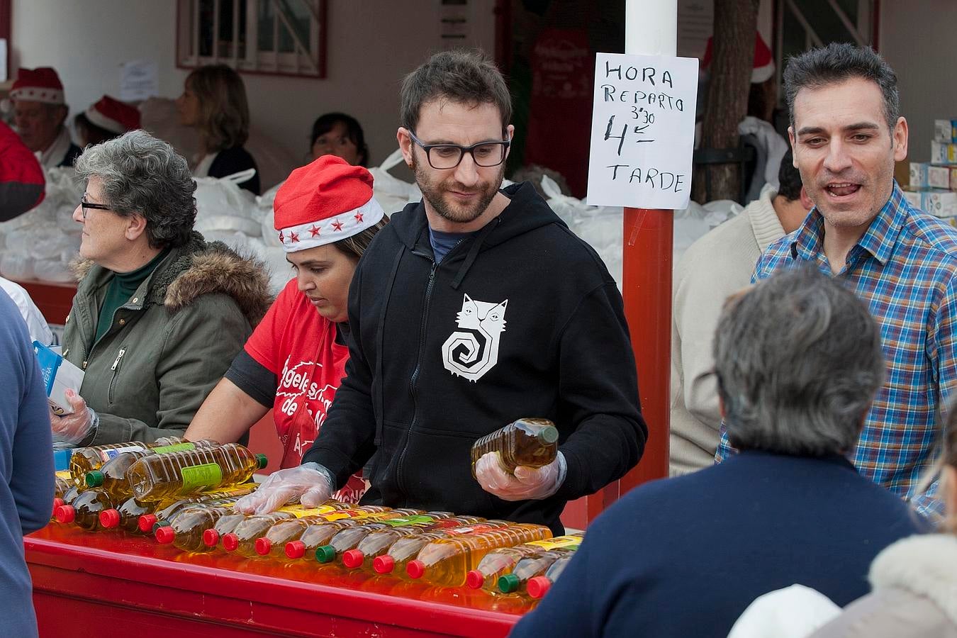 El actor malagueño Dani Rovira volvió a echar una mano en el reaprto de menús