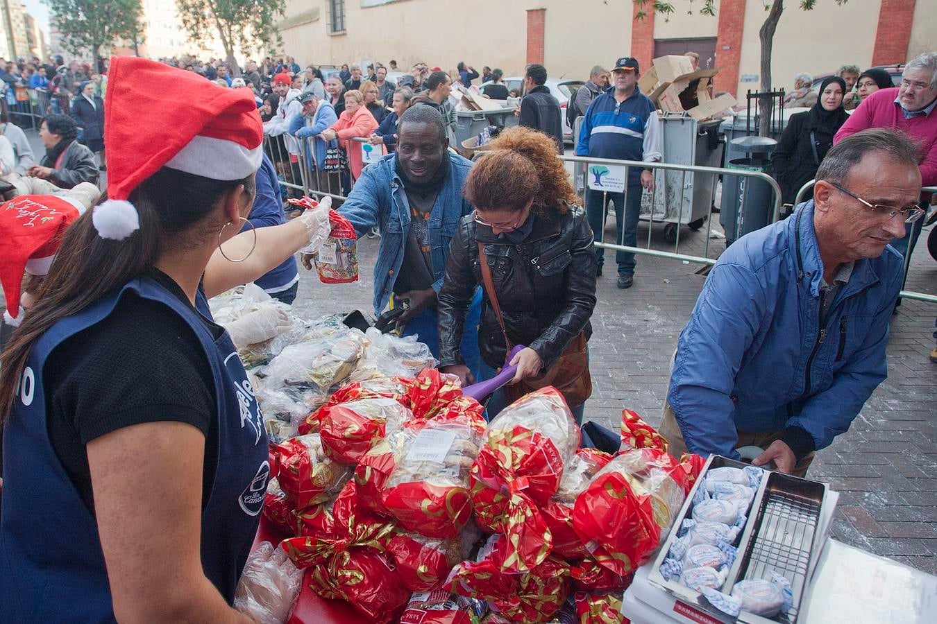 Los Ángeles de la Noche reparten 3.000 menús por Navidad