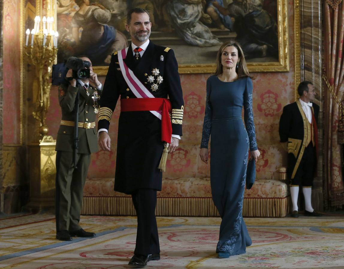 Felipe VI preside por vez primera, acompañado de doña Letizia, la celebración de la Pascua Militar.