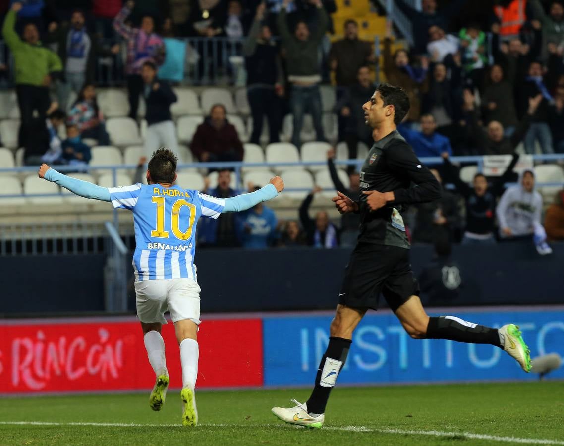 El Málaga vence al Levante 2-0