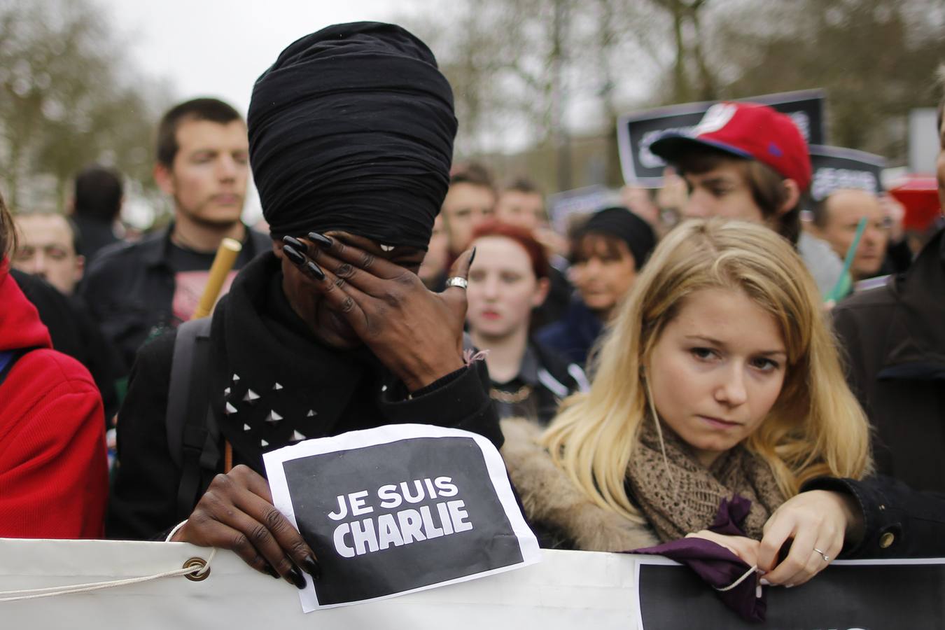 Una marcha silenciosa toma las calles de Francia