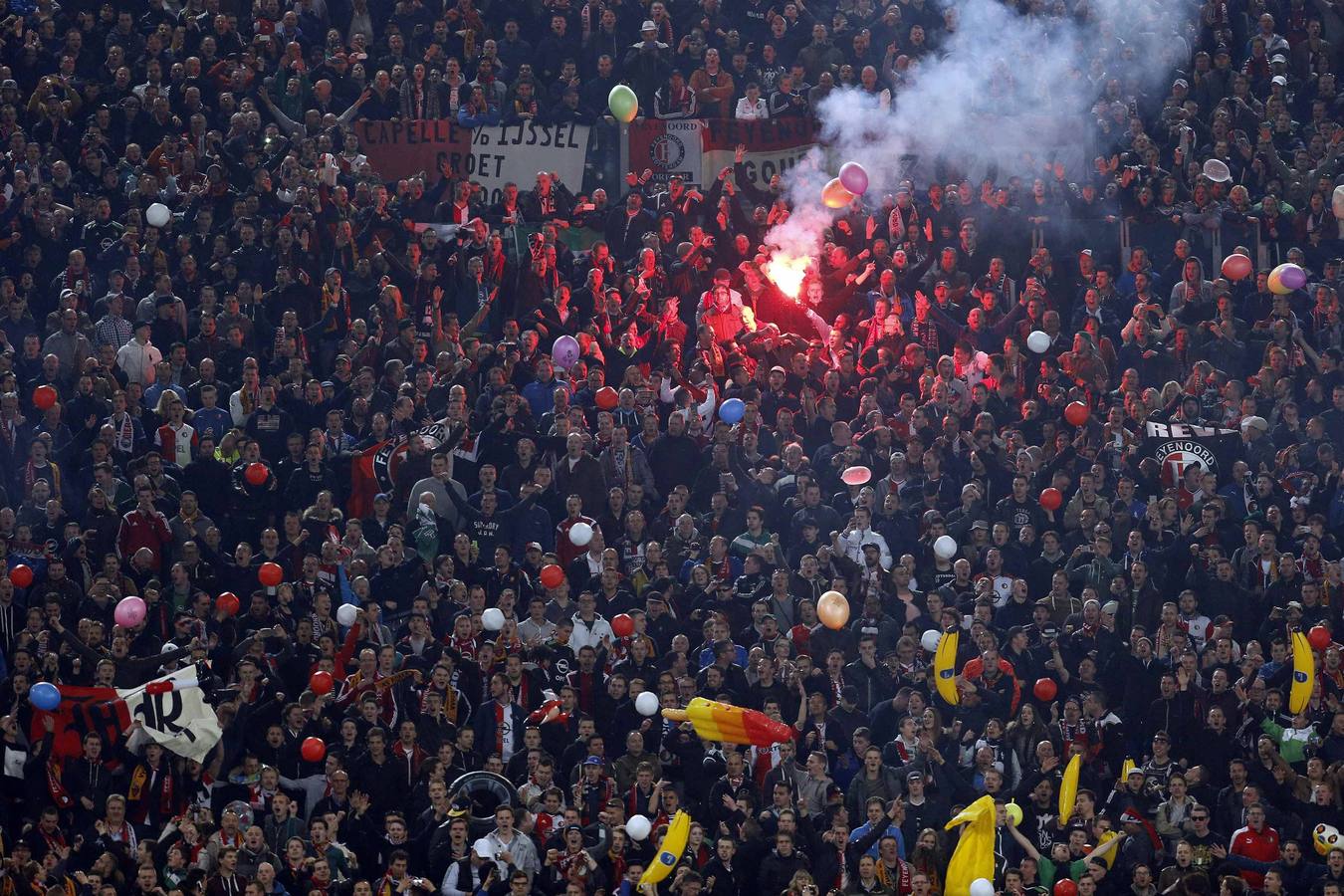 Hinchas del Feyenoord provocan graves disturbios en Roma