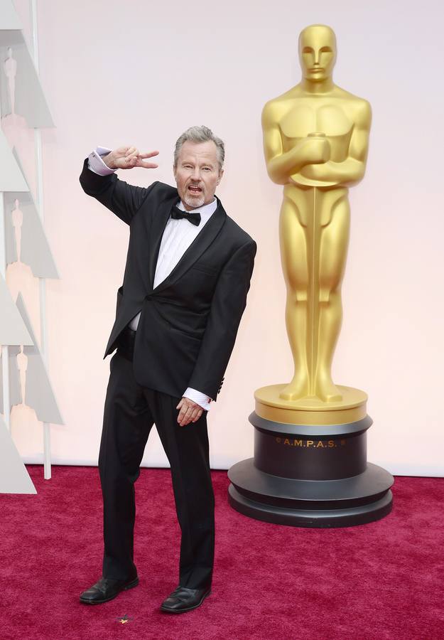 El actor John Savage posa a su llegada al Dolby Theatre de Los Ángeles.