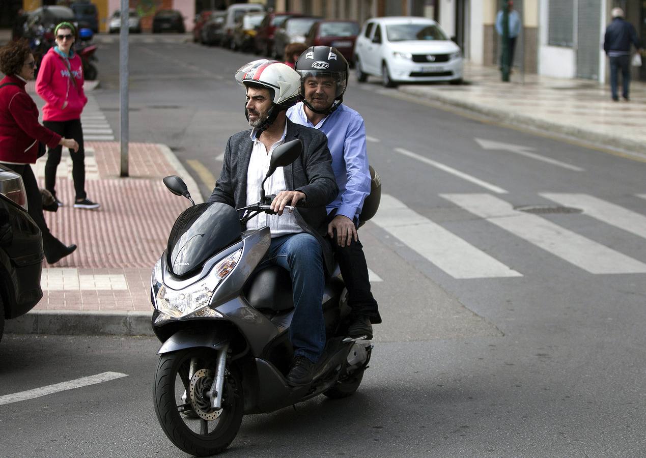 Maíllo, al mitin en moto. El candidato de IU a la Presidencia de la Junta, Antonio Maíllo, aseguraba el 15 de marzo que “la fuga de cerebros es una debilidad en la salida de la crisis” y ha pedido que vuelvan a Andalucía los jóvenes “exiliados” y se vayan de la comunidad “los que se lo llevan calentito con los ERE”.