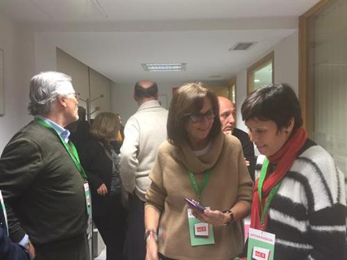 Remedios Martel y Marta Rueda, muy contentas y paladeando los buenos resultados del PSOE.