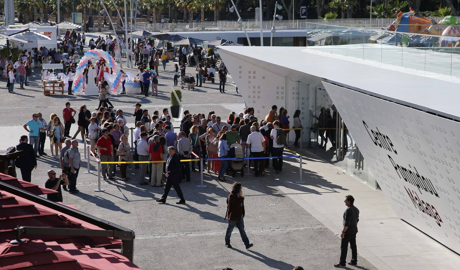 Cientos de visitantes acuden a la llamada del Pompidou