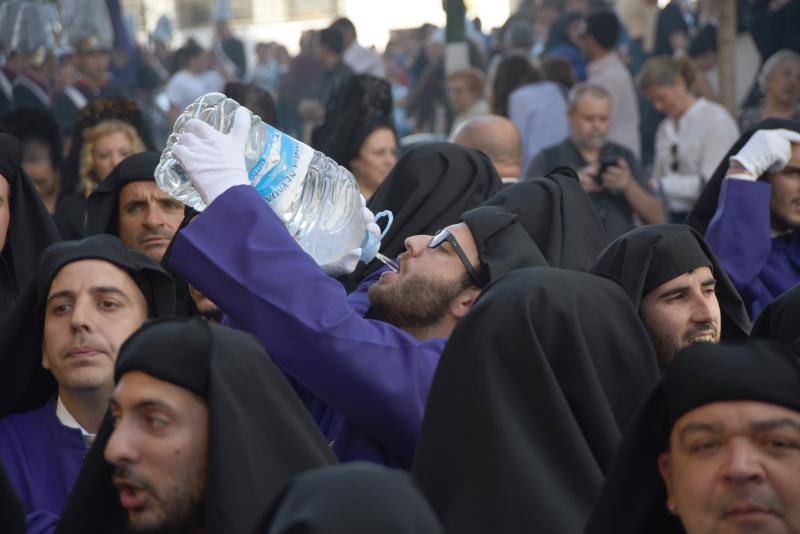 La Hermandad de Crucifixión procesiona en Málaga