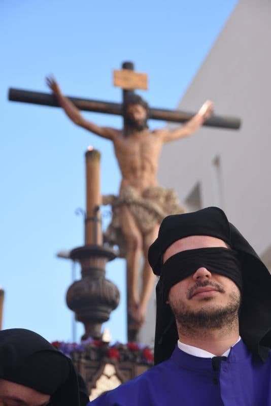 La Hermandad de Crucifixión procesiona en Málaga