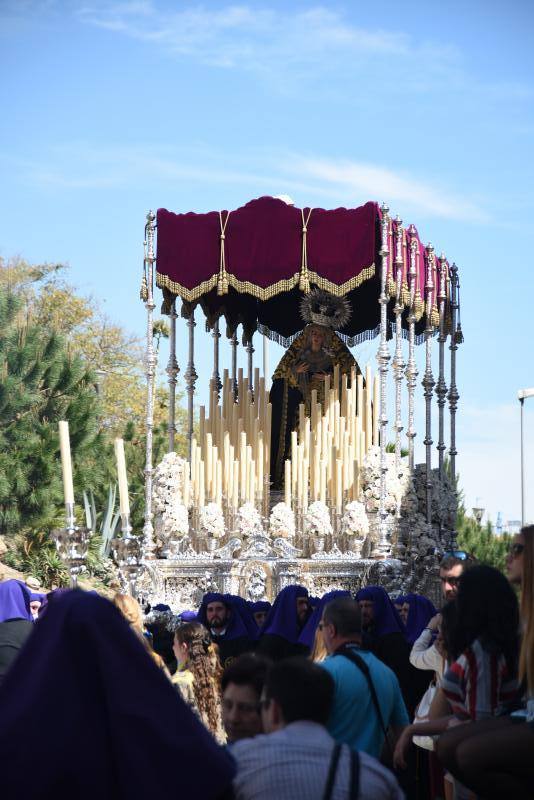 La Hermandad de Crucifixión procesiona en Málaga