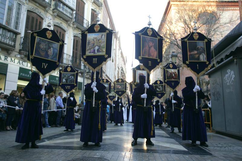 El Rico libera al preso y procesiona por Málaga