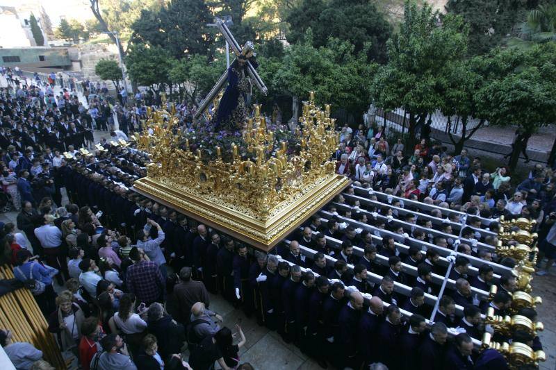 El Rico libera al preso y procesiona por Málaga