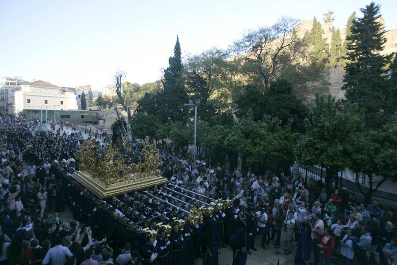 El Rico libera al preso y procesiona por Málaga