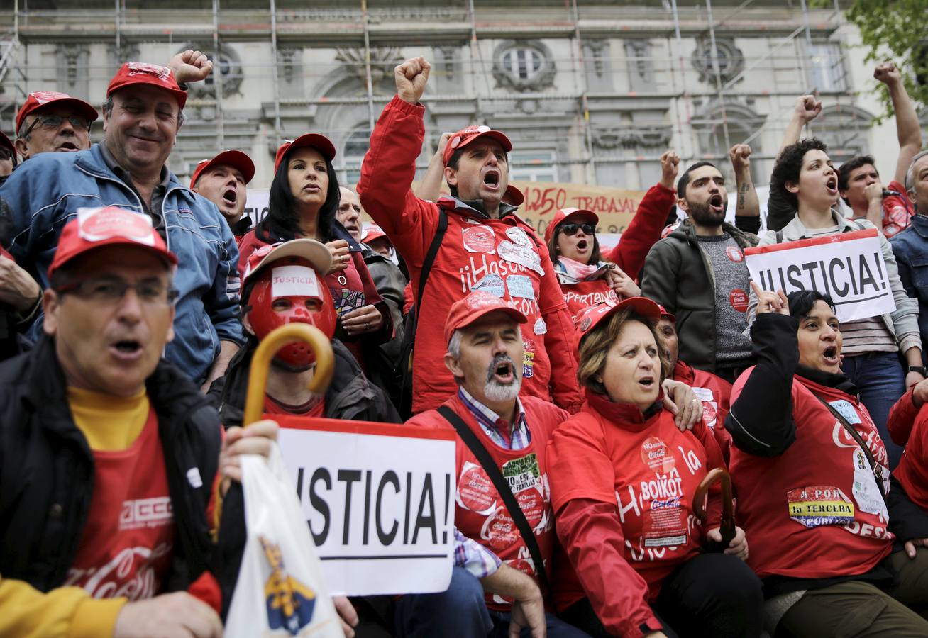 Trabajadores de Coca Cola se manifiestan ante el Supremo