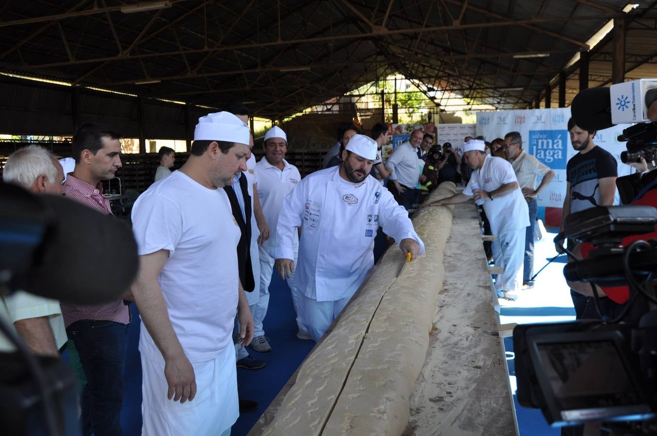 Elaboración en Málaga del pan artesano más grande del mundo