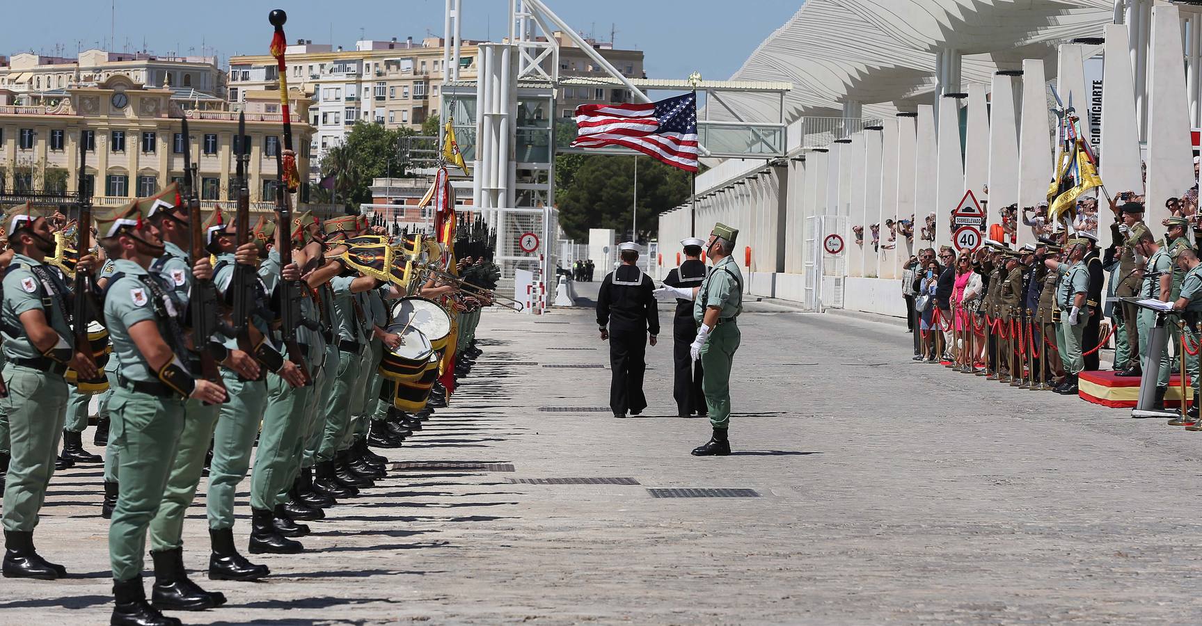 En fotos, el desfile de legionarios y militares de EEUU en el Puerto