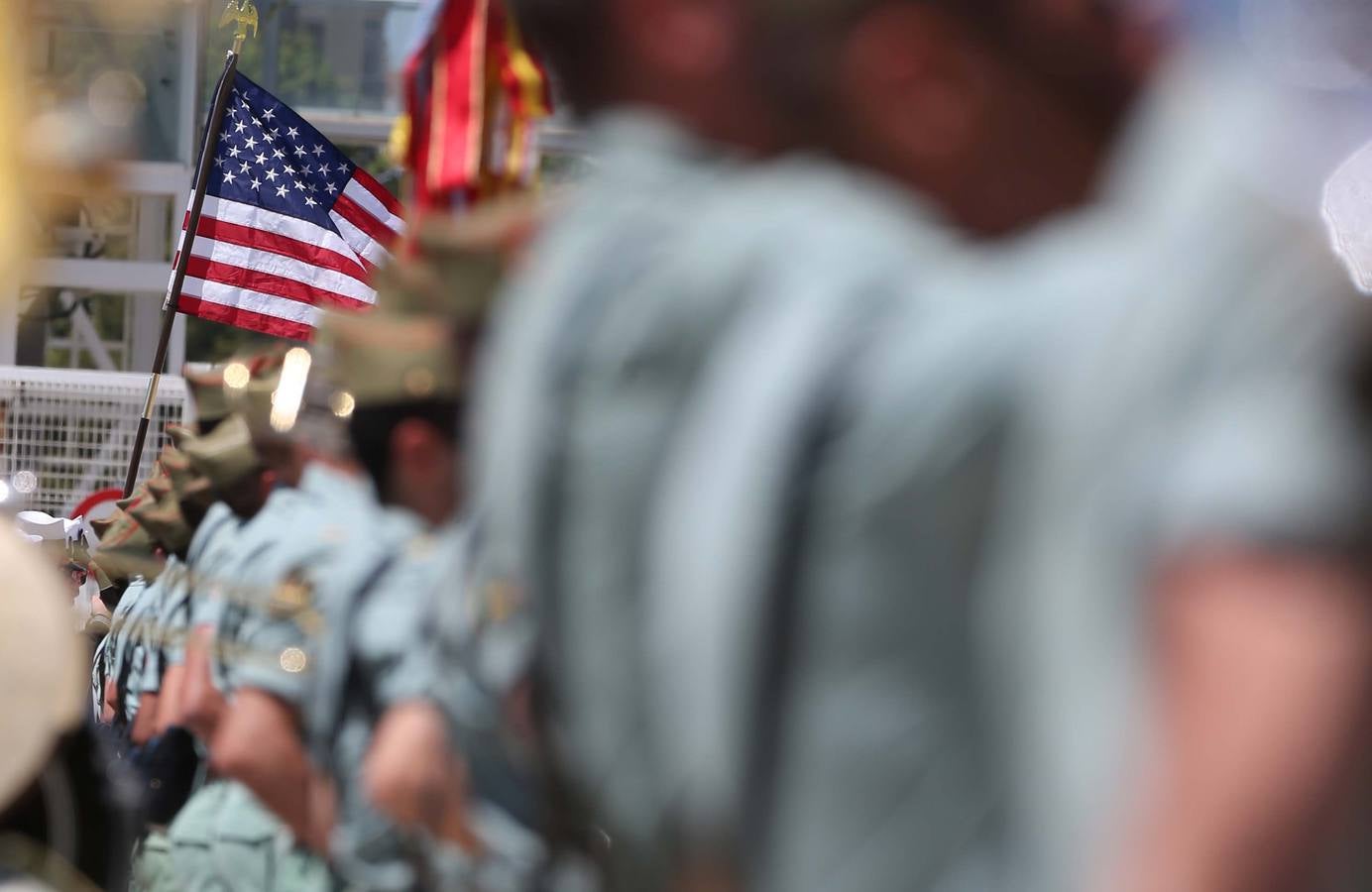 En fotos, el desfile de legionarios y militares de EEUU en el Puerto