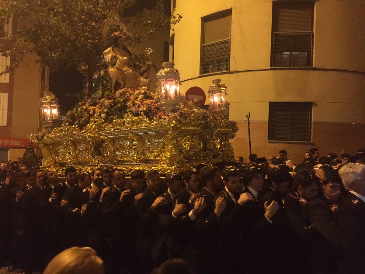 La Divina Pastora procesiona por Málaga