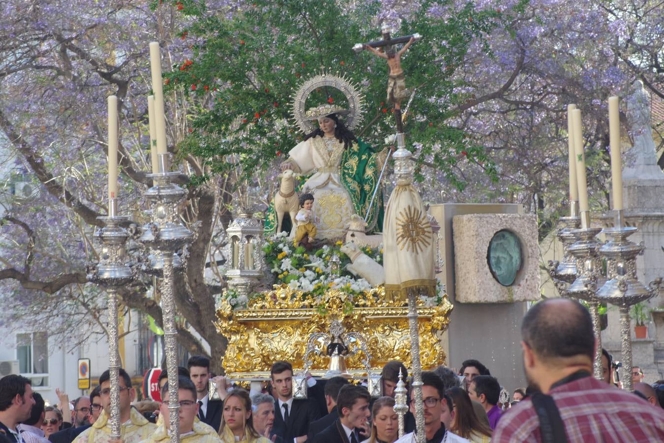 La Divina Pastora es seguida por cientos de personas en su procesión anual