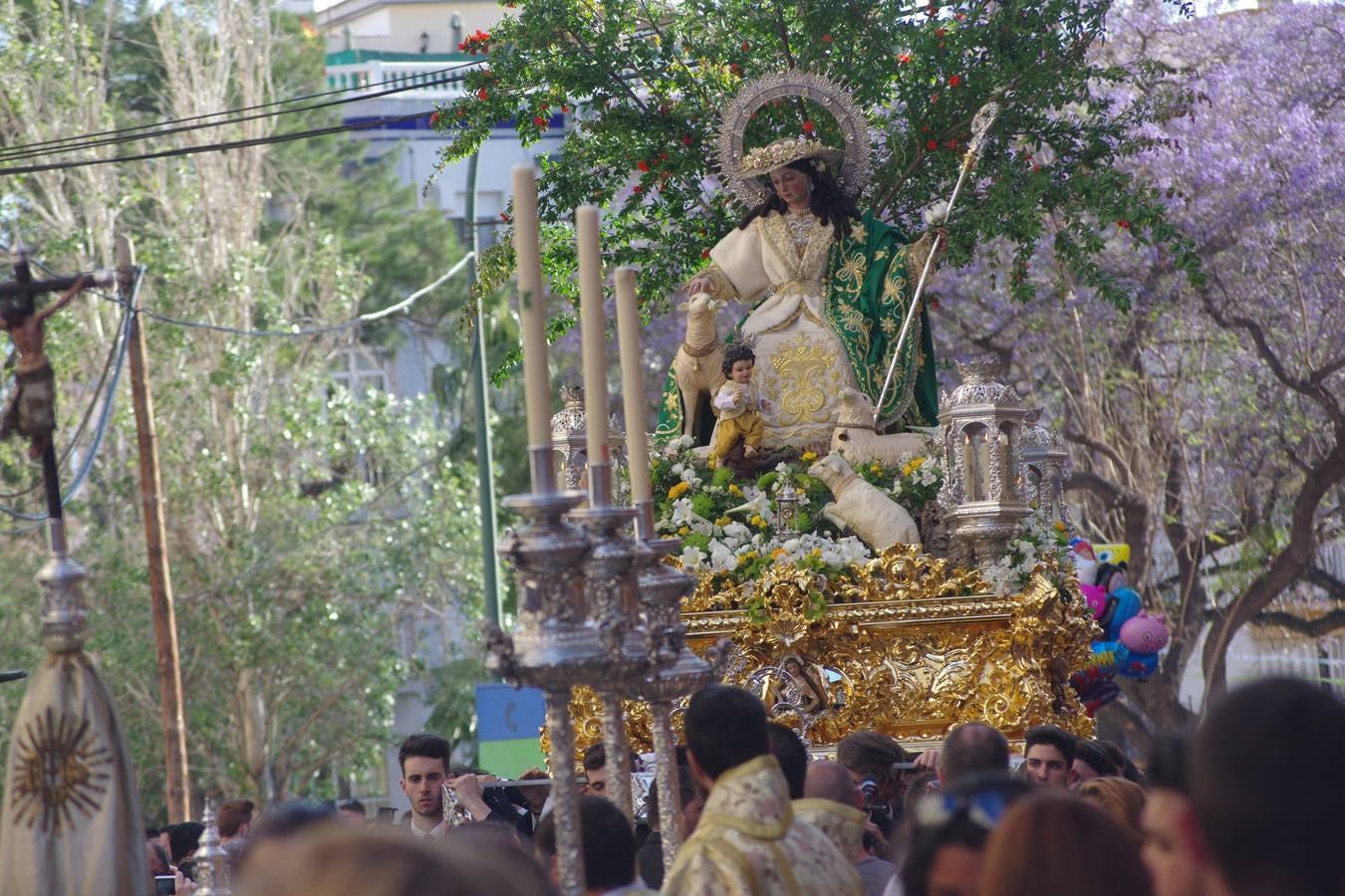 La Divina Pastora es seguida por cientos de personas en su procesión anual